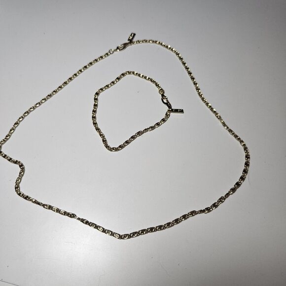 **Final Sale** 18K Gold Plated Necklace 20" And Bracelet 7.5" Set - Picture 12 of 12